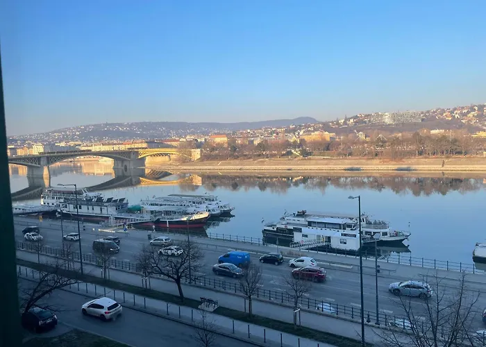 Unique View On Danube, Margaret Island, Buda Hills Budapesta